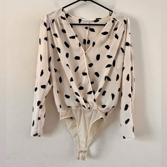 ASTR the Label Ivory Cream Black Spots Long Sleeve Surplice Bodysuit Small - Picture 2 of 16